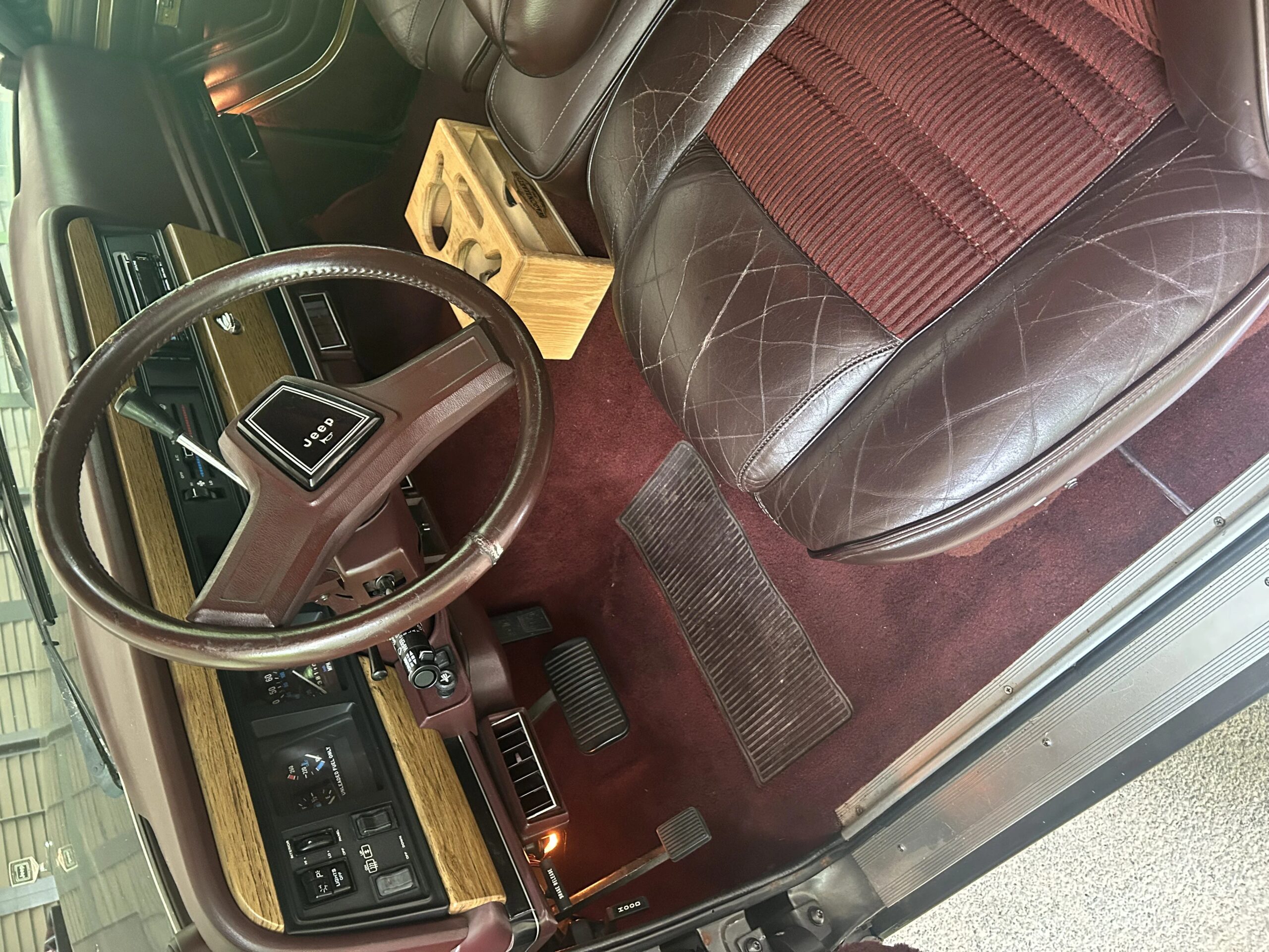 Jeep-Grand-wagoneer-1989-Gray-Burgundy-1