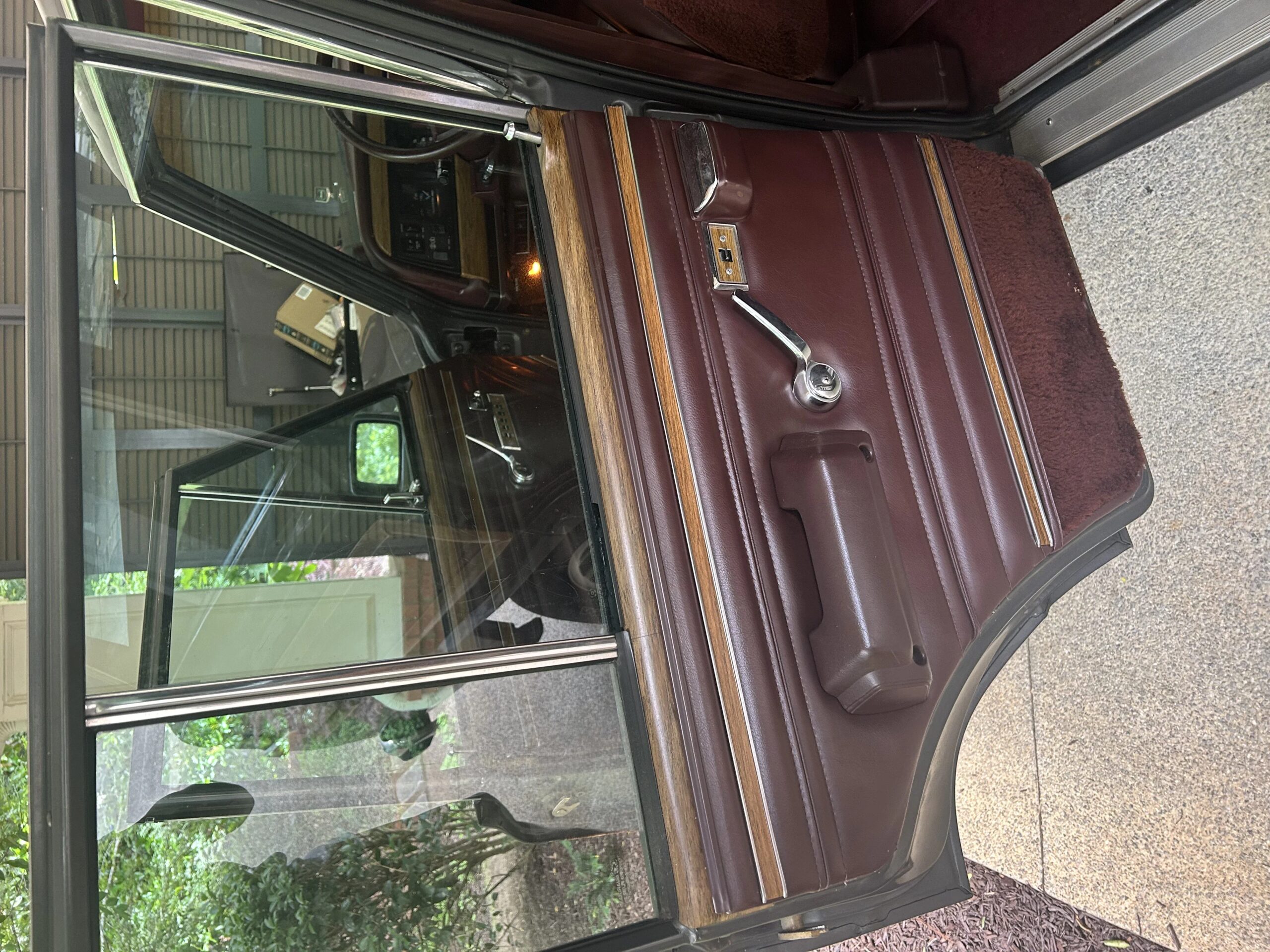Jeep-Grand-wagoneer-1989-Gray-Burgundy-19
