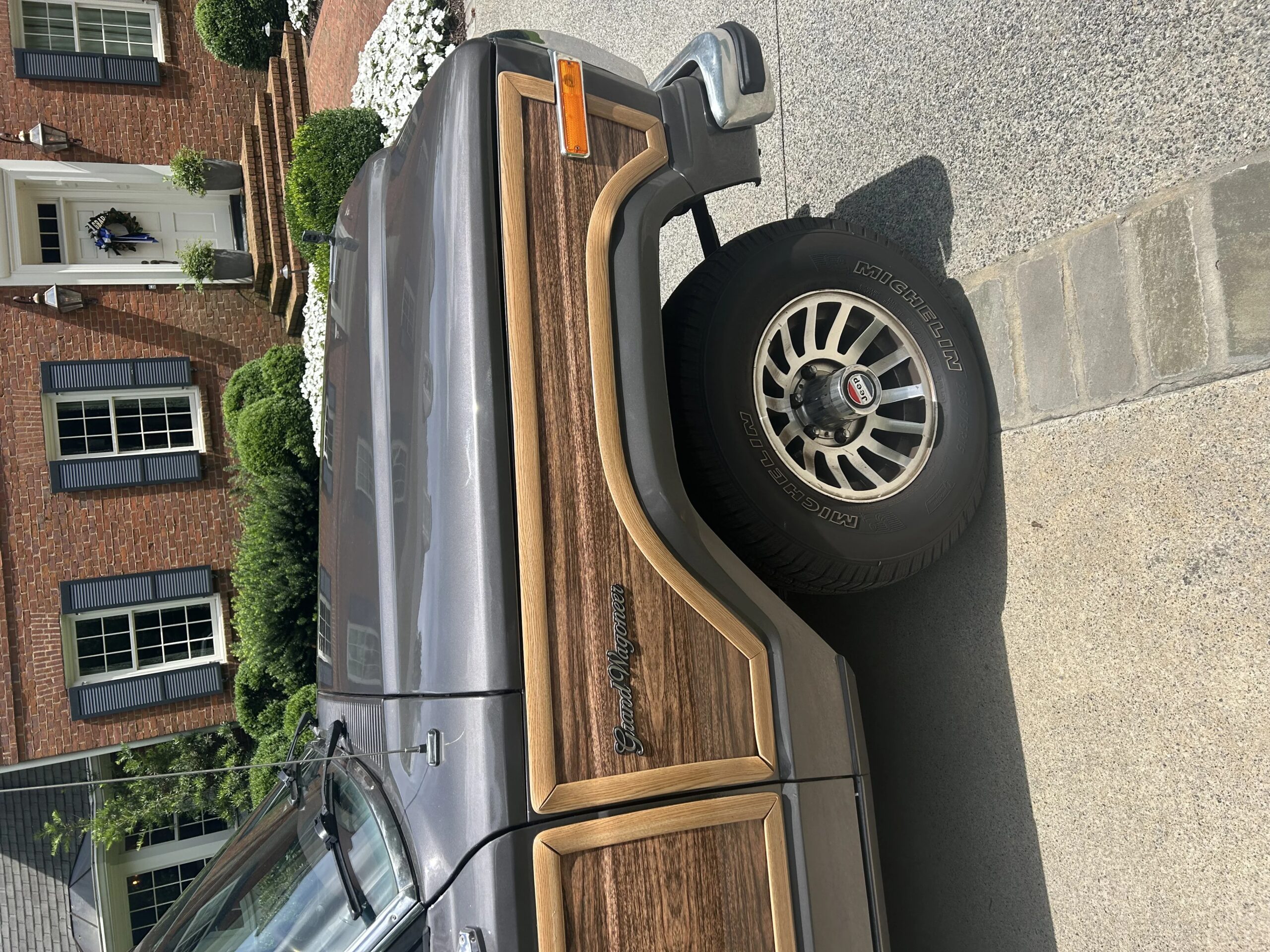 Jeep-Grand-wagoneer-1989-Gray-Burgundy-23