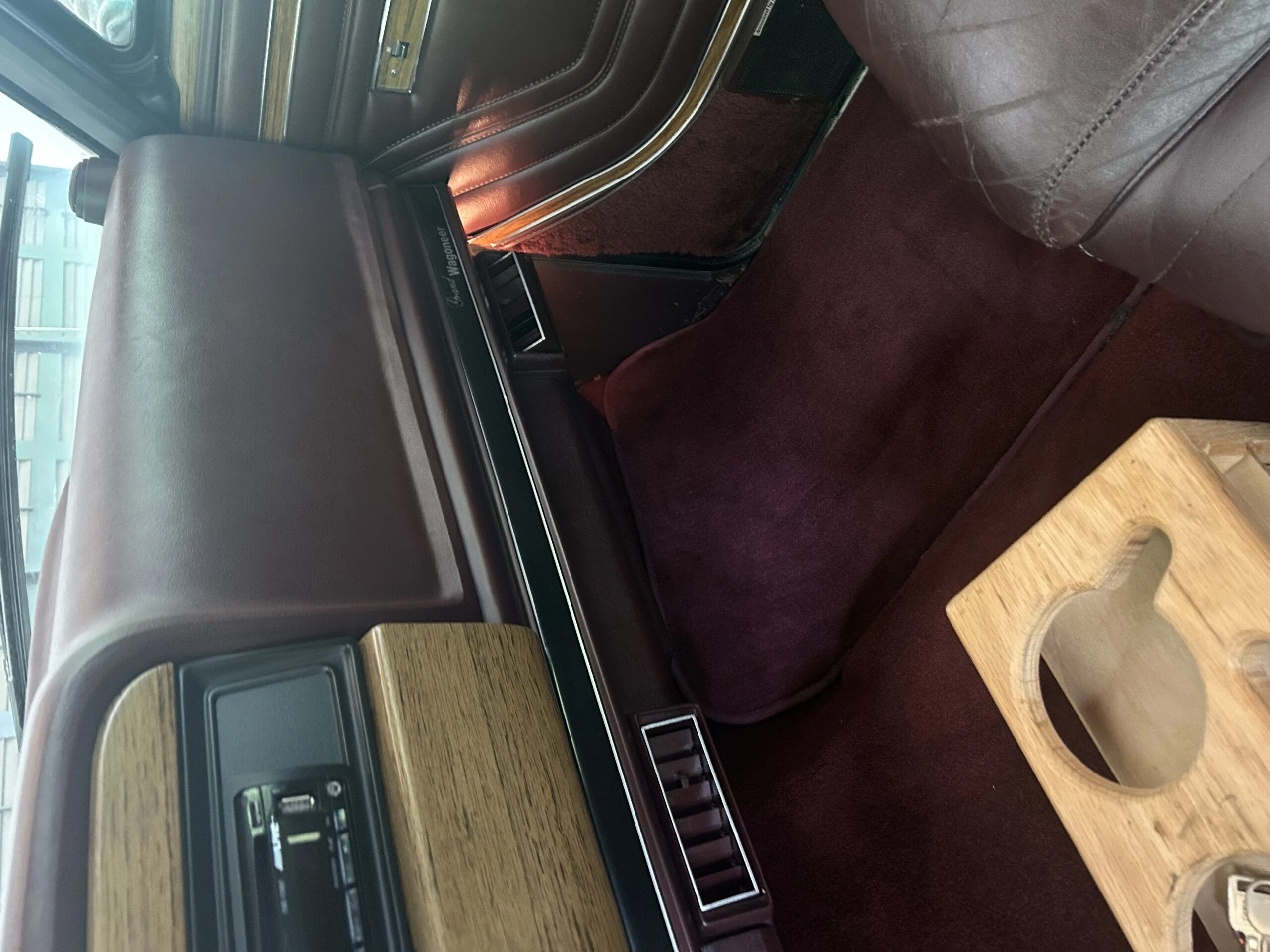 Jeep-Grand-wagoneer-1989-Gray-Burgundy-28