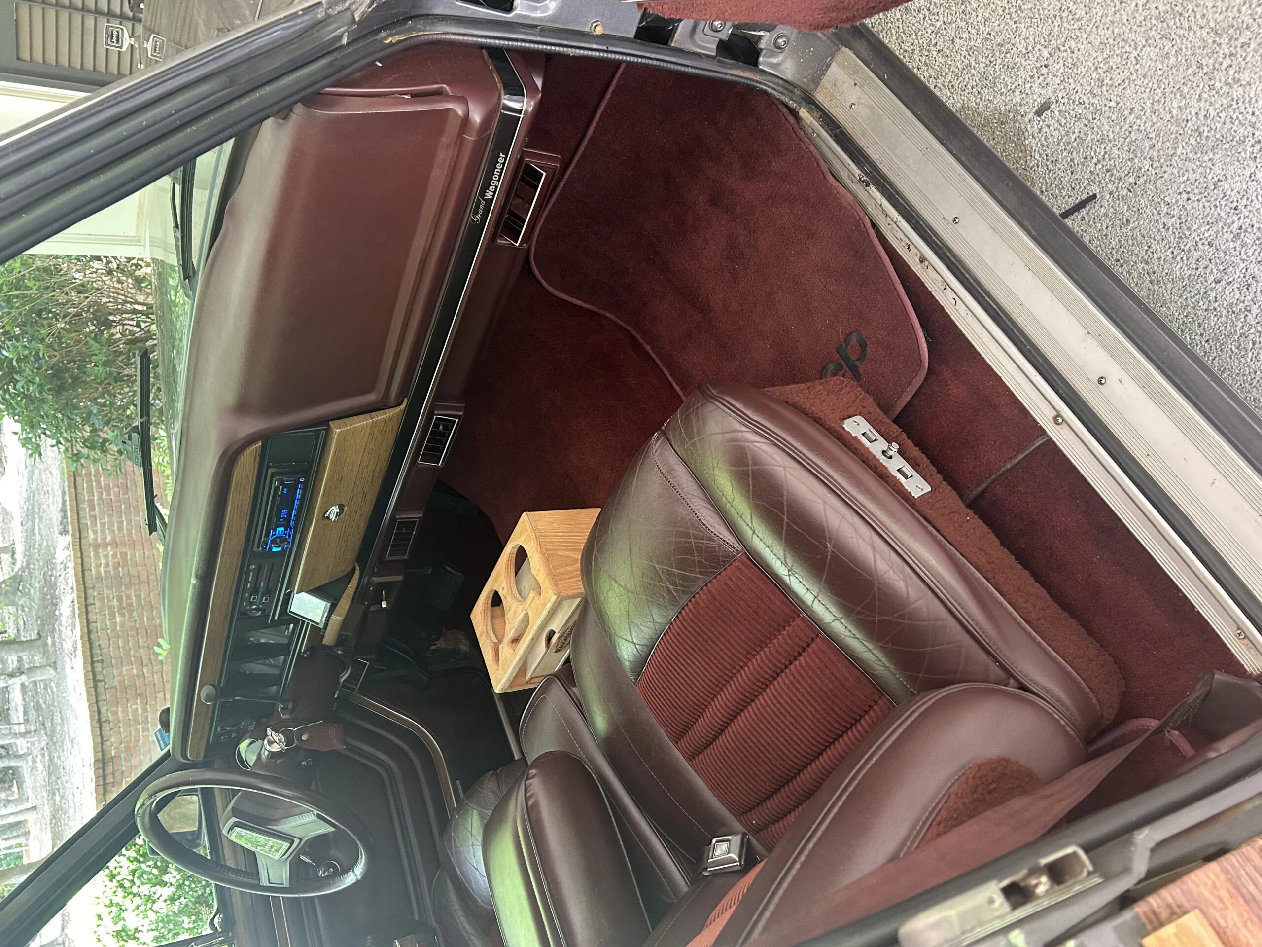 Jeep-Grand-wagoneer-1989-Gray-Burgundy-30