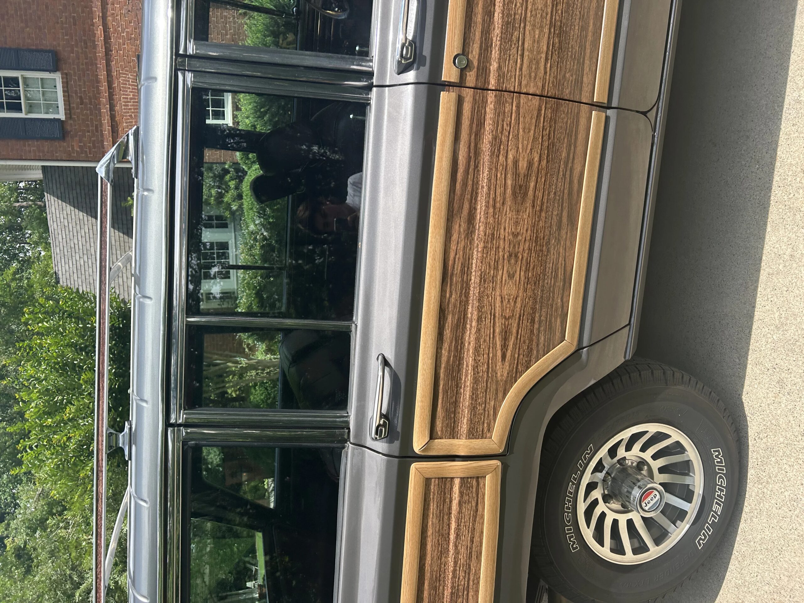 Jeep-Grand-wagoneer-1989-Gray-Burgundy-31