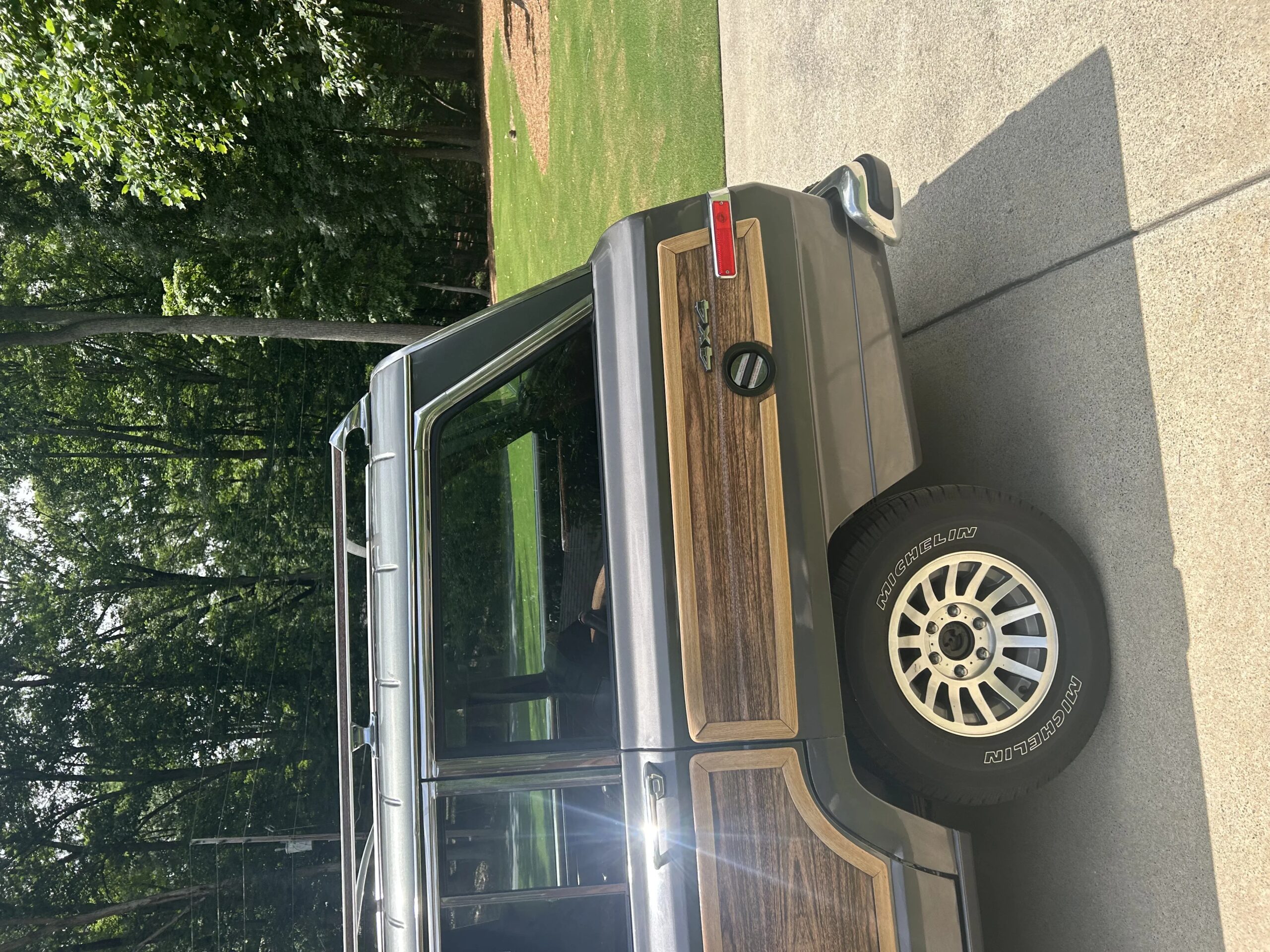 Jeep-Grand-wagoneer-1989-Gray-Burgundy-34