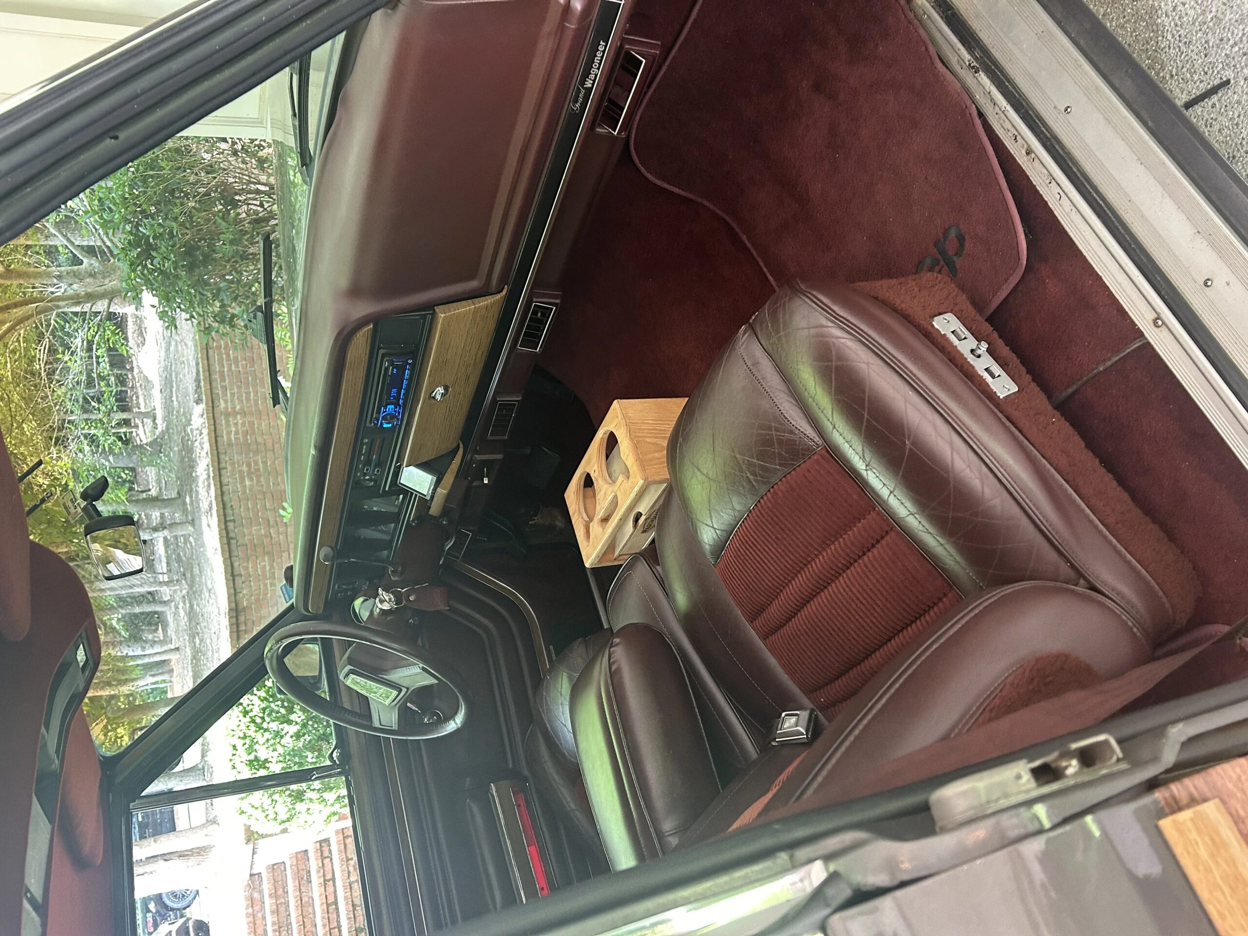 Jeep-Grand-wagoneer-1989-Gray-Burgundy-5