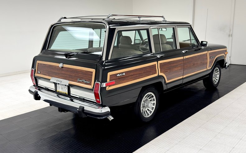 Jeep-Grand-wagoneer-1991-Black-Beige-1