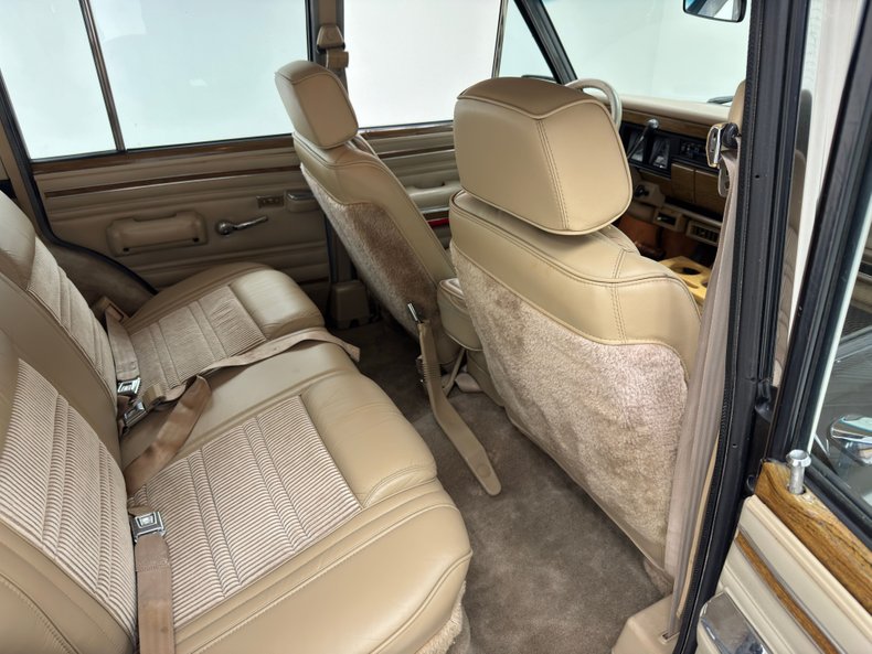 Jeep-Grand-wagoneer-1991-Black-Beige-10