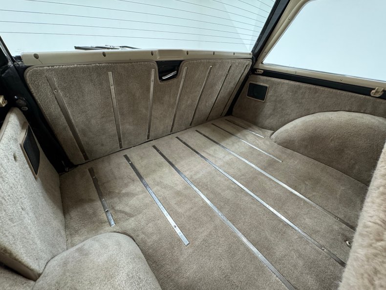 Jeep-Grand-wagoneer-1991-Black-Beige-11