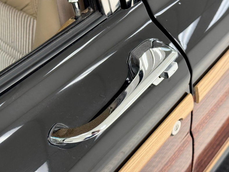 Jeep-Grand-wagoneer-1991-Black-Beige-13