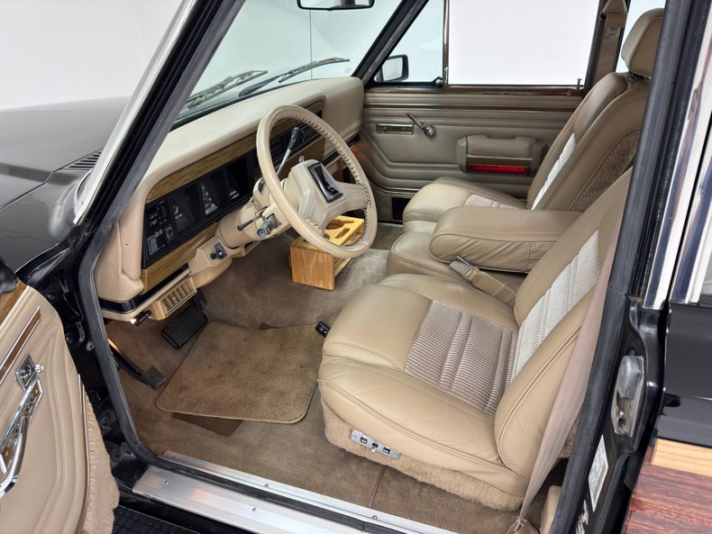 Jeep-Grand-wagoneer-1991-Black-Beige-14