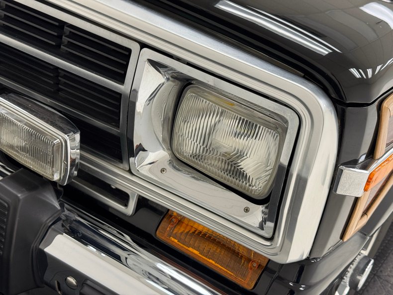 Jeep-Grand-wagoneer-1991-Black-Beige-18