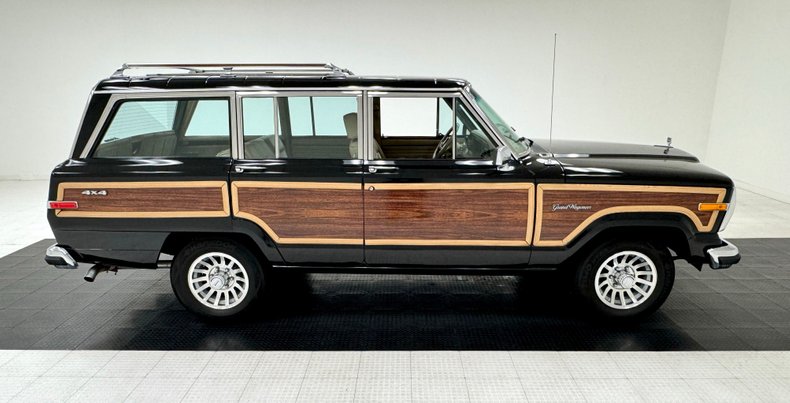 Jeep-Grand-wagoneer-1991-Black-Beige-2
