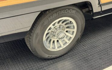 Jeep-Grand-wagoneer-1991-Black-Beige-25