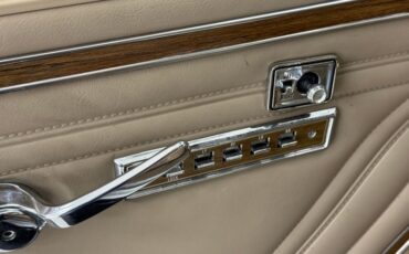 Jeep-Grand-wagoneer-1991-Black-Beige-33