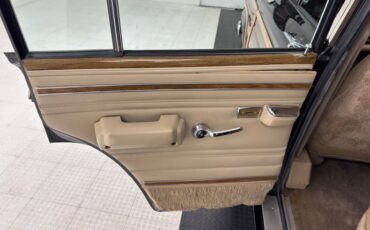 Jeep-Grand-wagoneer-1991-Black-Beige-34