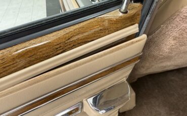 Jeep-Grand-wagoneer-1991-Black-Beige-35