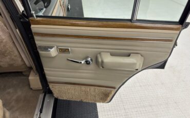 Jeep-Grand-wagoneer-1991-Black-Beige-37
