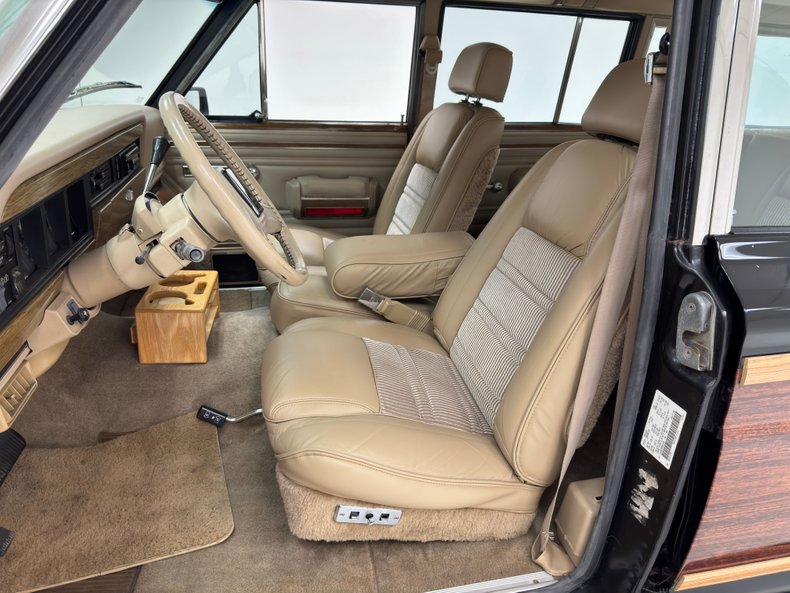 Jeep-Grand-wagoneer-1991-Black-Beige-38