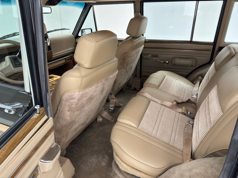 Jeep-Grand-wagoneer-1991-Black-Beige-39