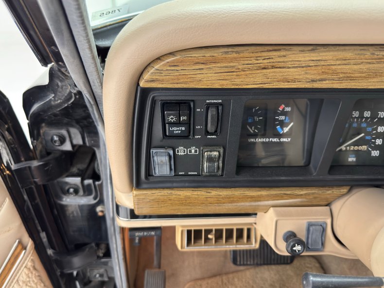 Jeep-Grand-wagoneer-1991-Black-Beige-43