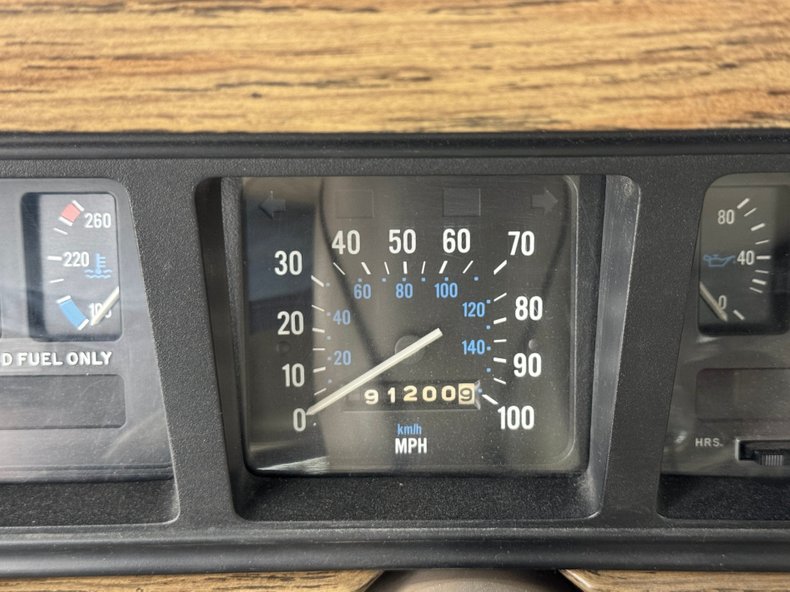 Jeep-Grand-wagoneer-1991-Black-Beige-44