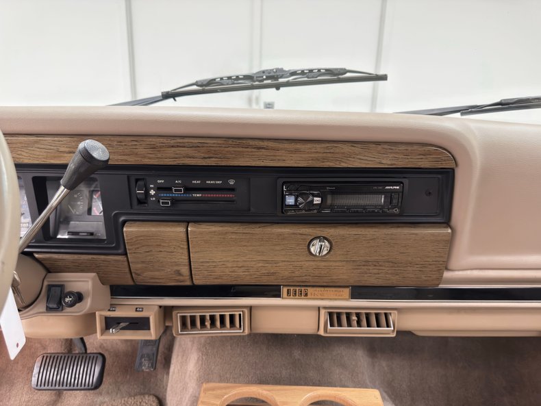 Jeep-Grand-wagoneer-1991-Black-Beige-45