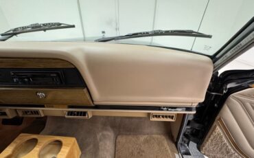 Jeep-Grand-wagoneer-1991-Black-Beige-46