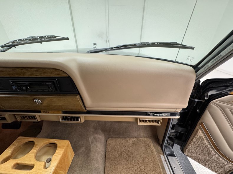 Jeep-Grand-wagoneer-1991-Black-Beige-46