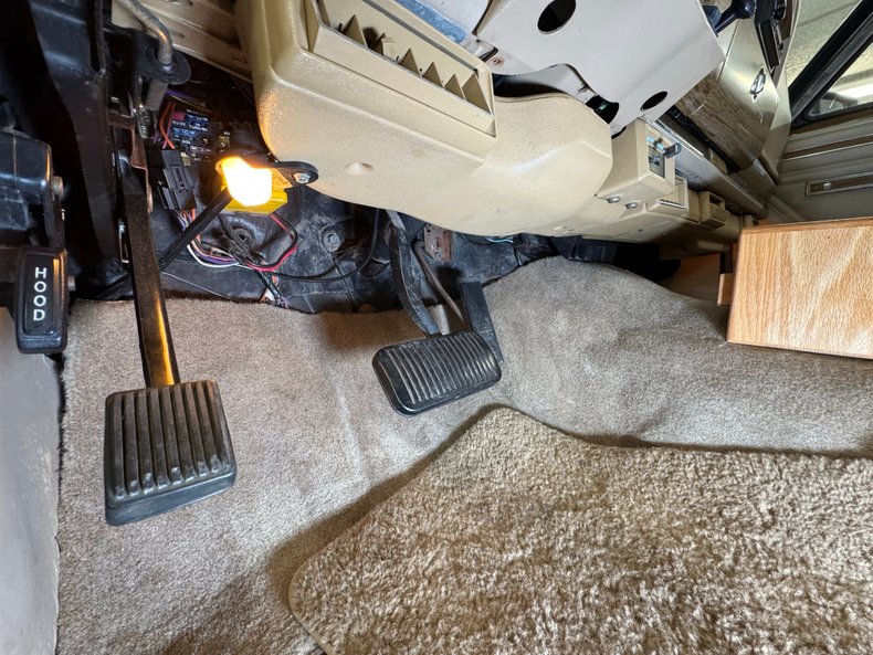 Jeep-Grand-wagoneer-1991-Black-Beige-47