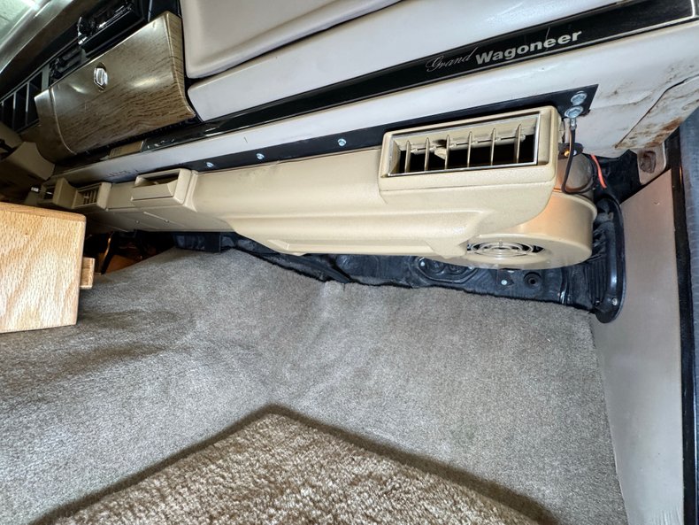 Jeep-Grand-wagoneer-1991-Black-Beige-48