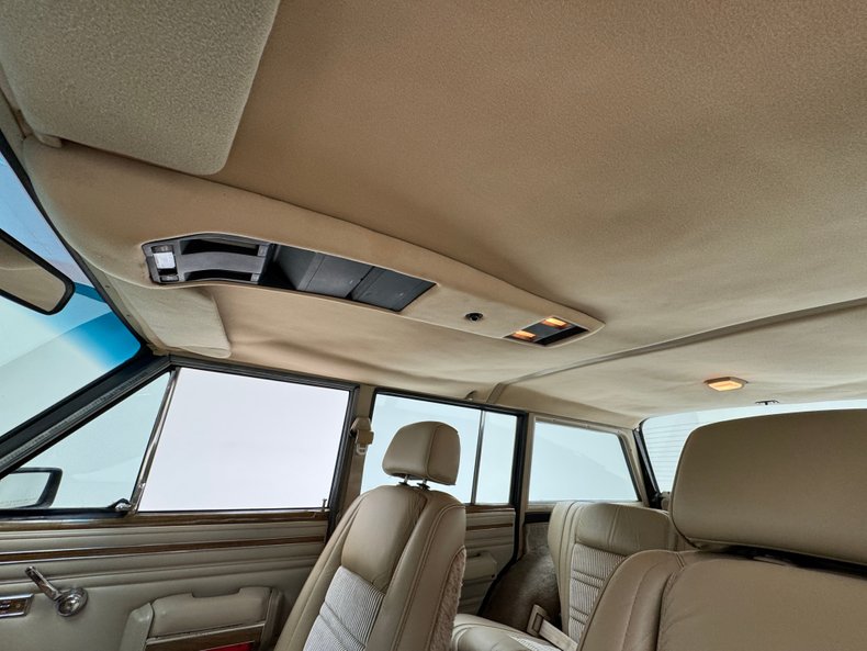 Jeep-Grand-wagoneer-1991-Black-Beige-49