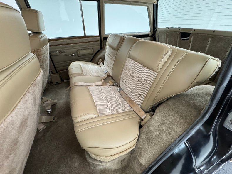 Jeep-Grand-wagoneer-1991-Black-Beige-6
