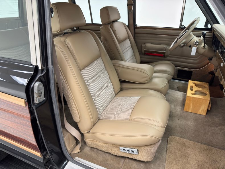 Jeep-Grand-wagoneer-1991-Black-Beige-7