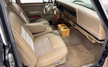 Jeep-Grand-wagoneer-1991-Black-Beige-8