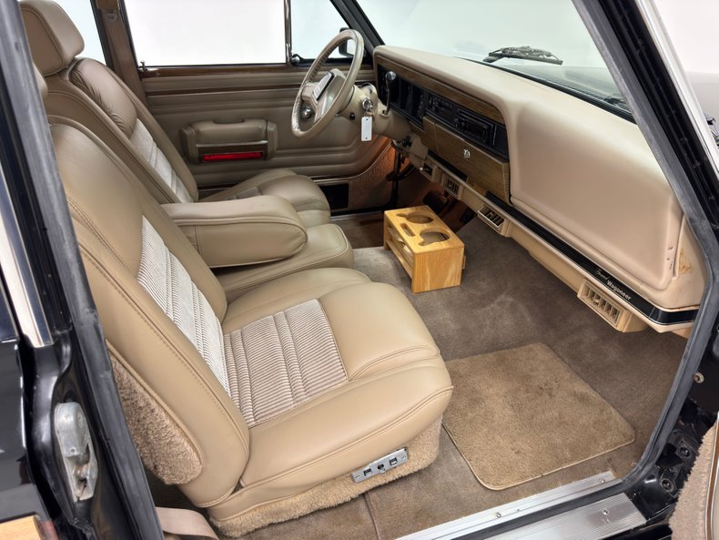 Jeep-Grand-wagoneer-1991-Black-Beige-8