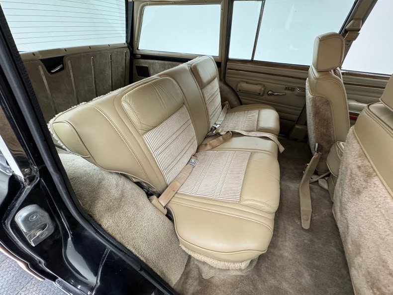 Jeep-Grand-wagoneer-1991-Black-Beige-9