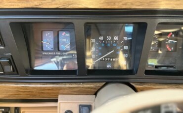 Jeep-Grand-wagoneer-1991-Black-Tan-2