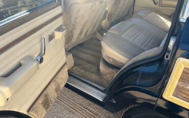 Jeep-Grand-wagoneer-1991-Black-Tan-3