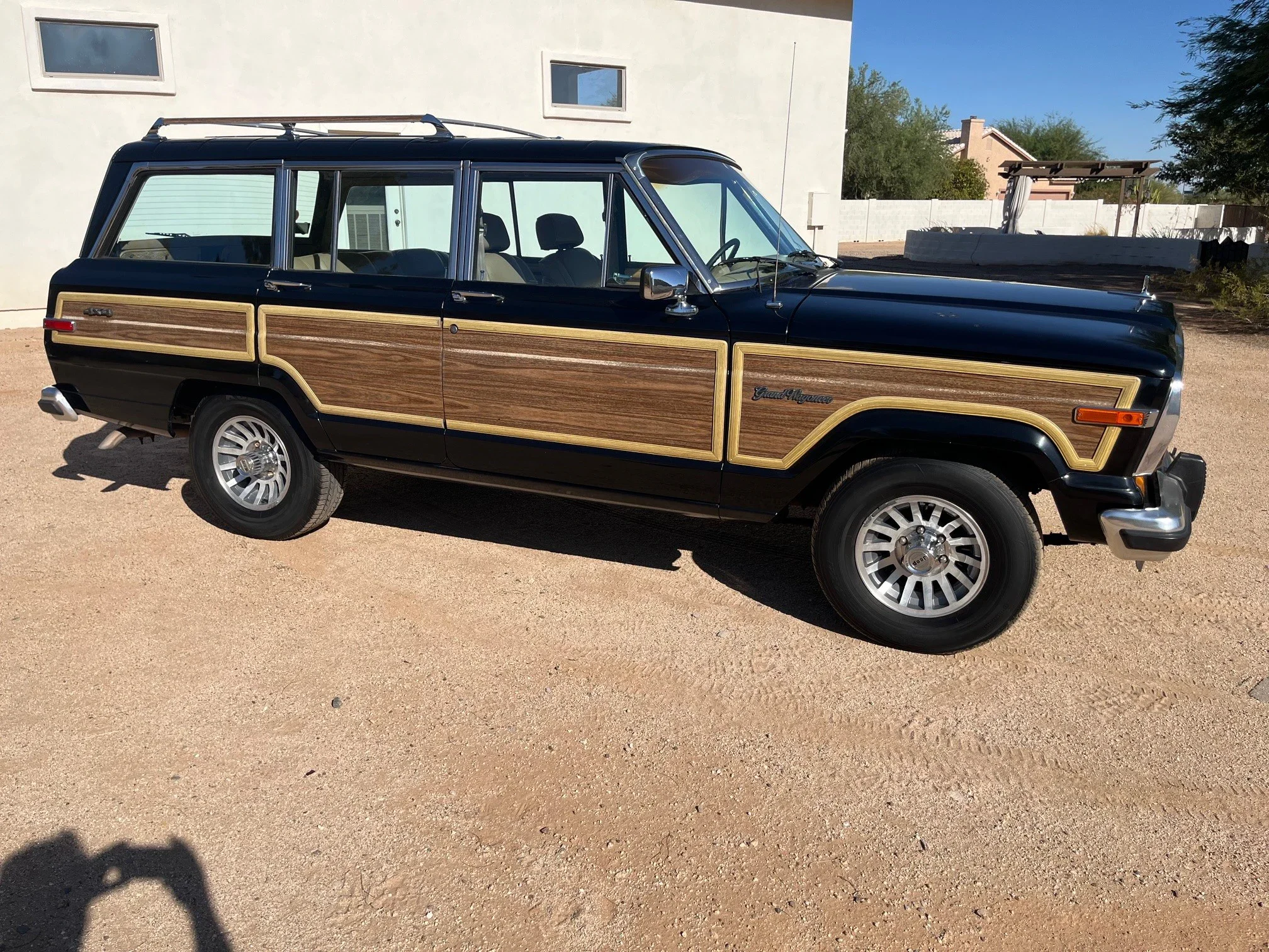 Jeep-Grand-wagoneer-1991-Black-Tan-5