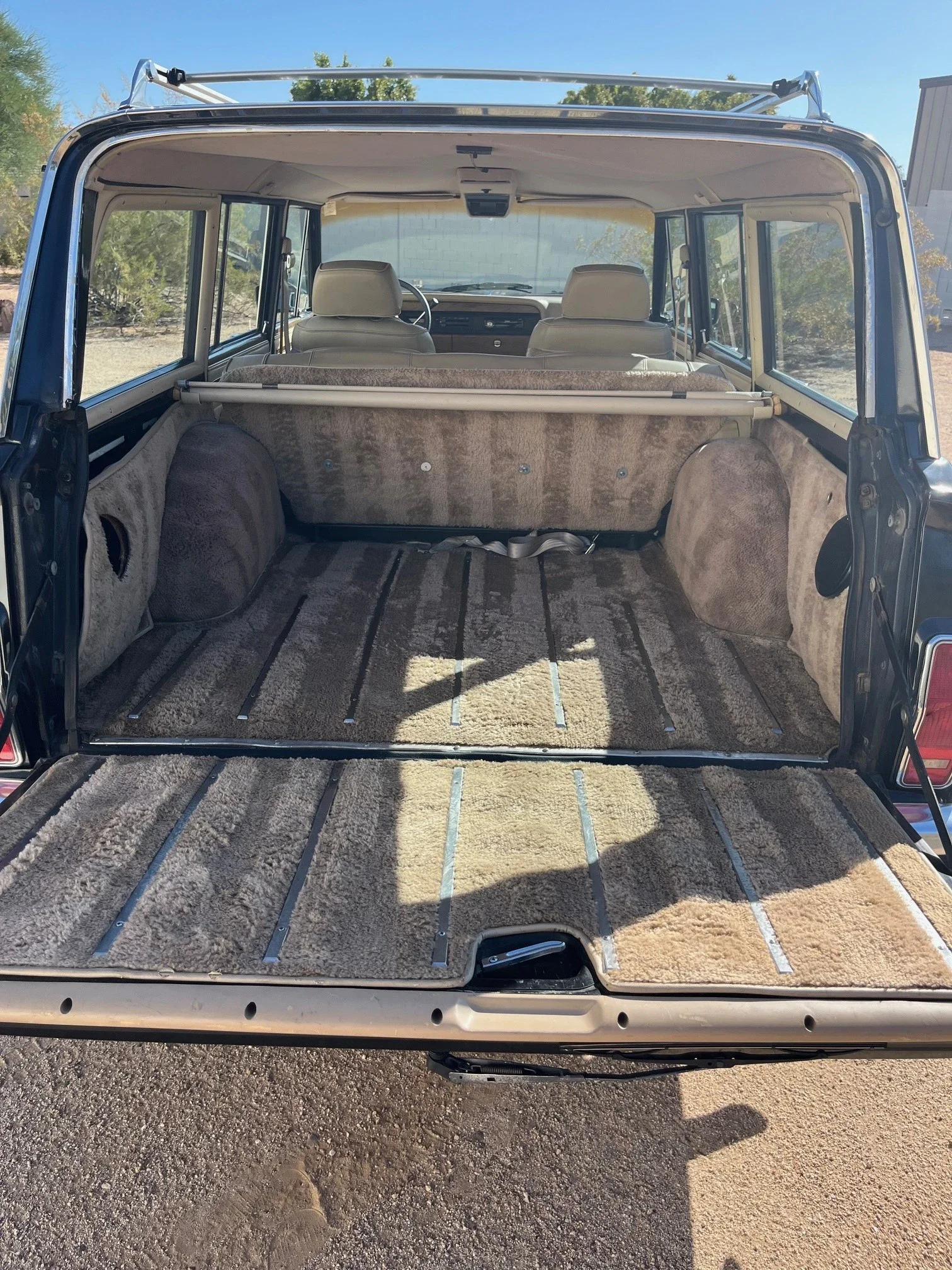 Jeep-Grand-wagoneer-1991-Black-Tan-7