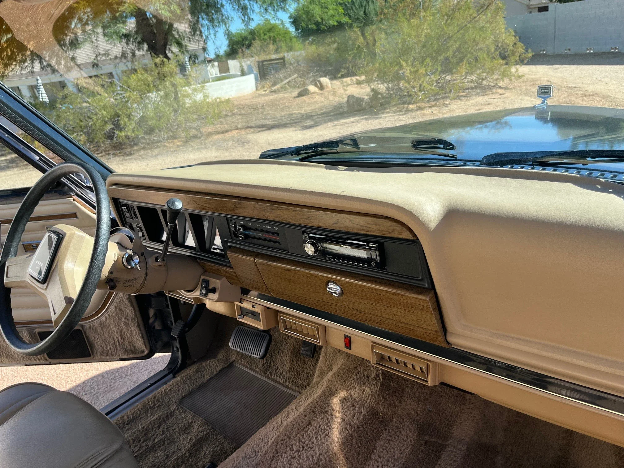 Jeep-Grand-wagoneer-1991-Black-Tan-8