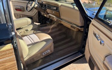 Jeep-Grand-wagoneer-1991-Black-Tan-9