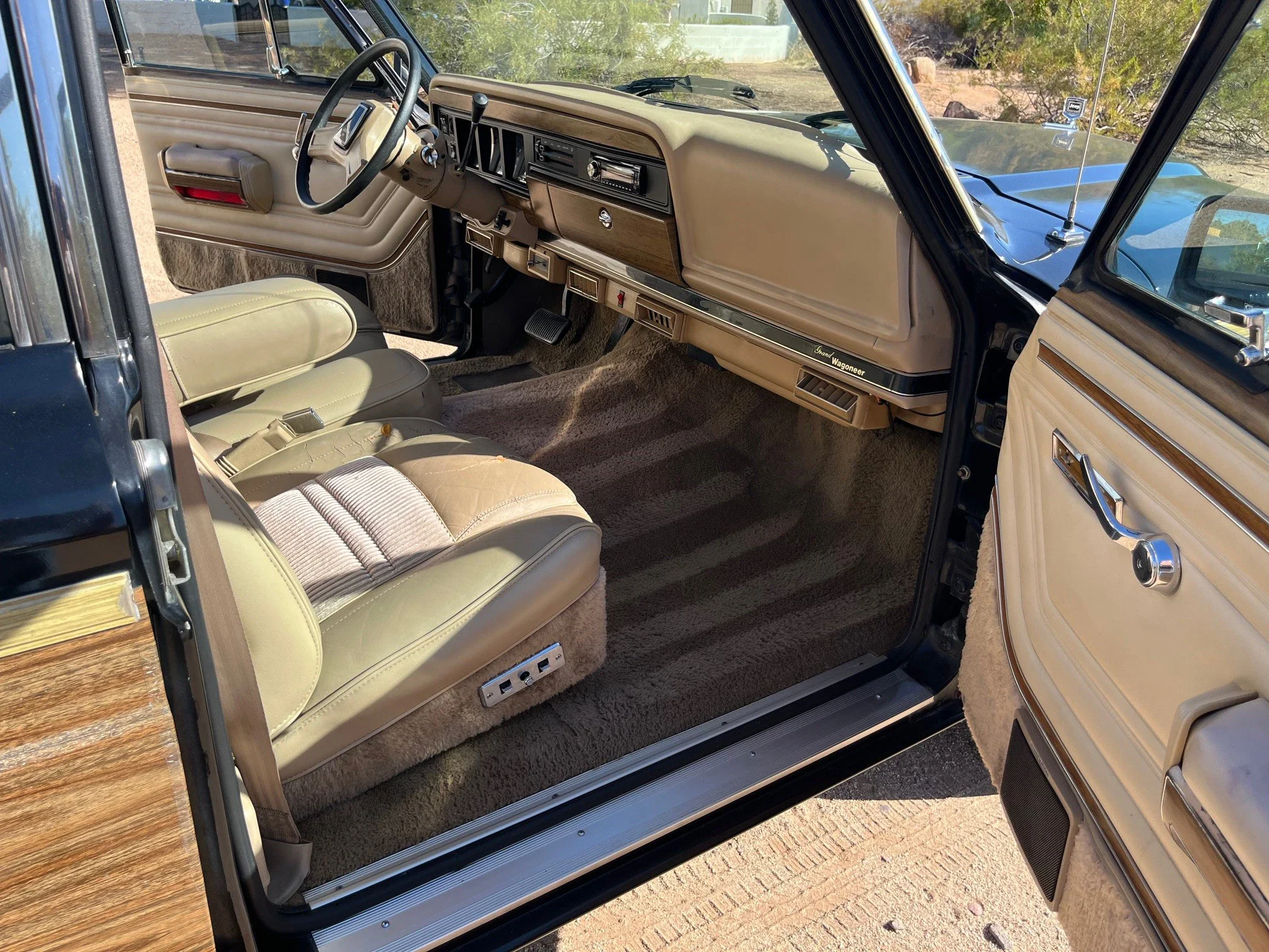 Jeep-Grand-wagoneer-1991-Black-Tan-9