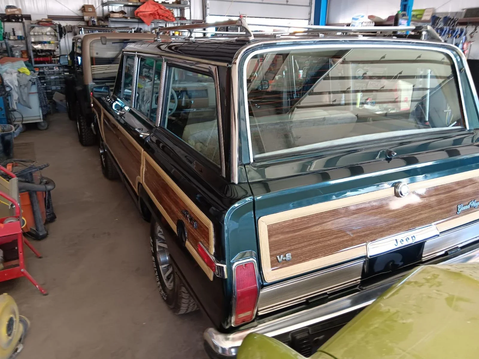 Jeep-Grand-wagoneer-1991-Green-Tan-4