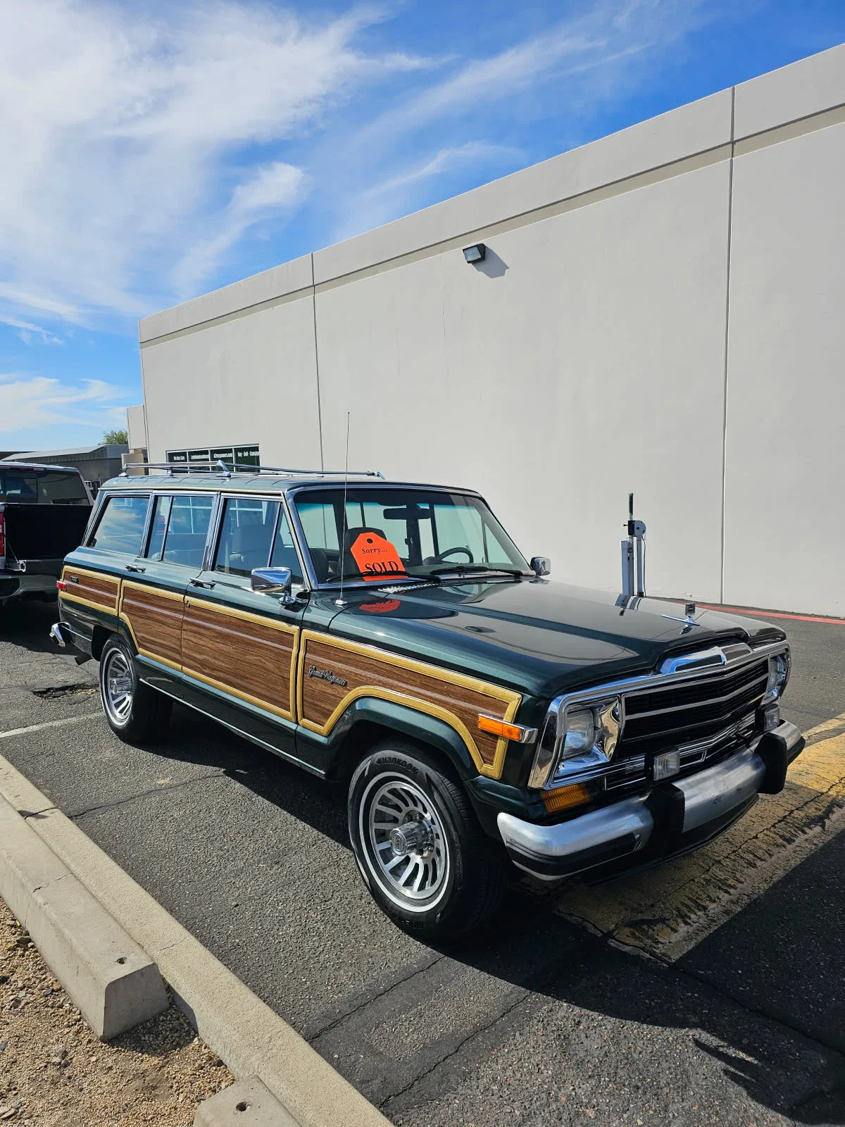 Jeep-Grand-wagoneer-1991-Green-Tan-6