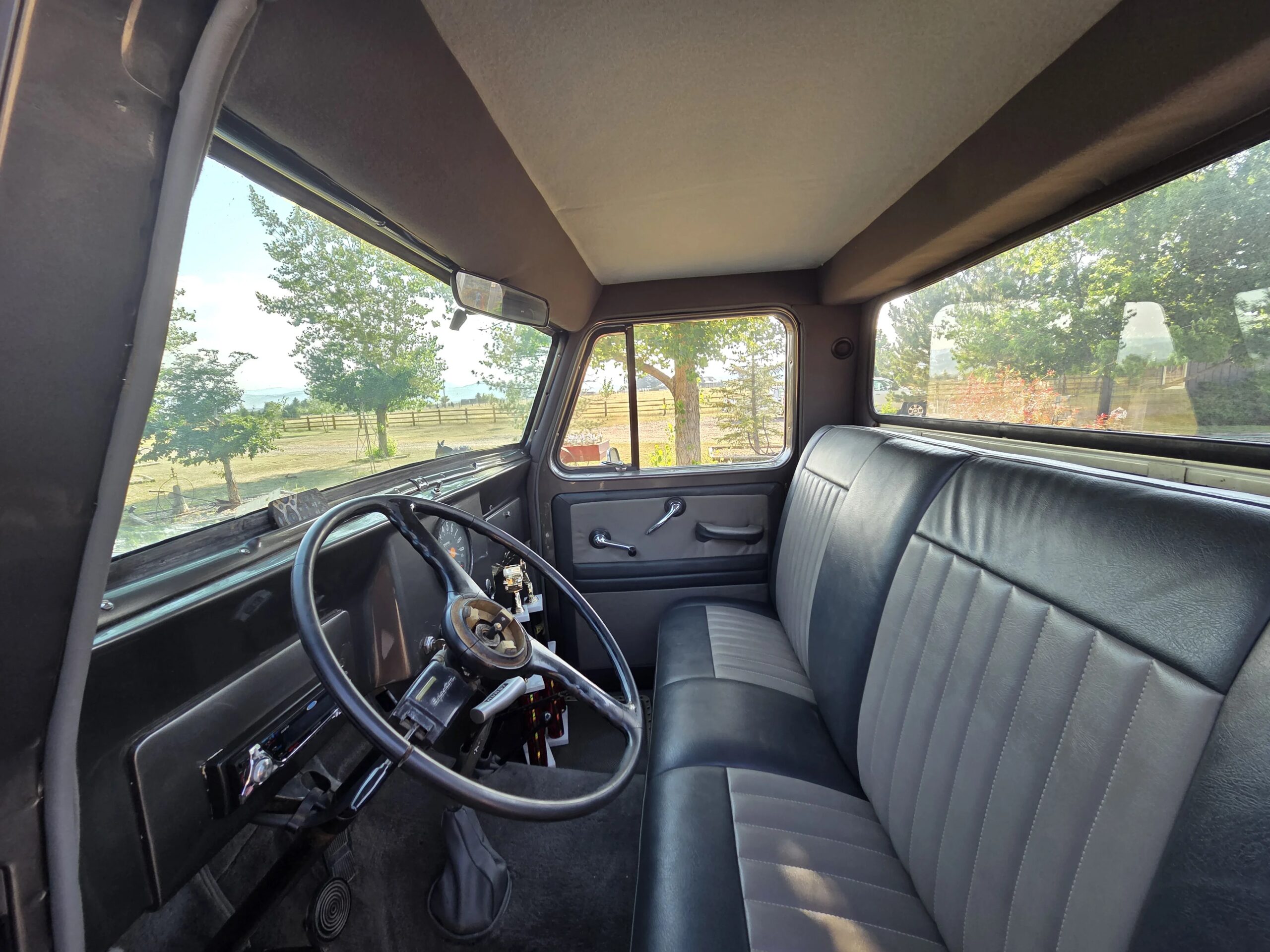 Jeep-J-series-pickup-1962-Gray-5