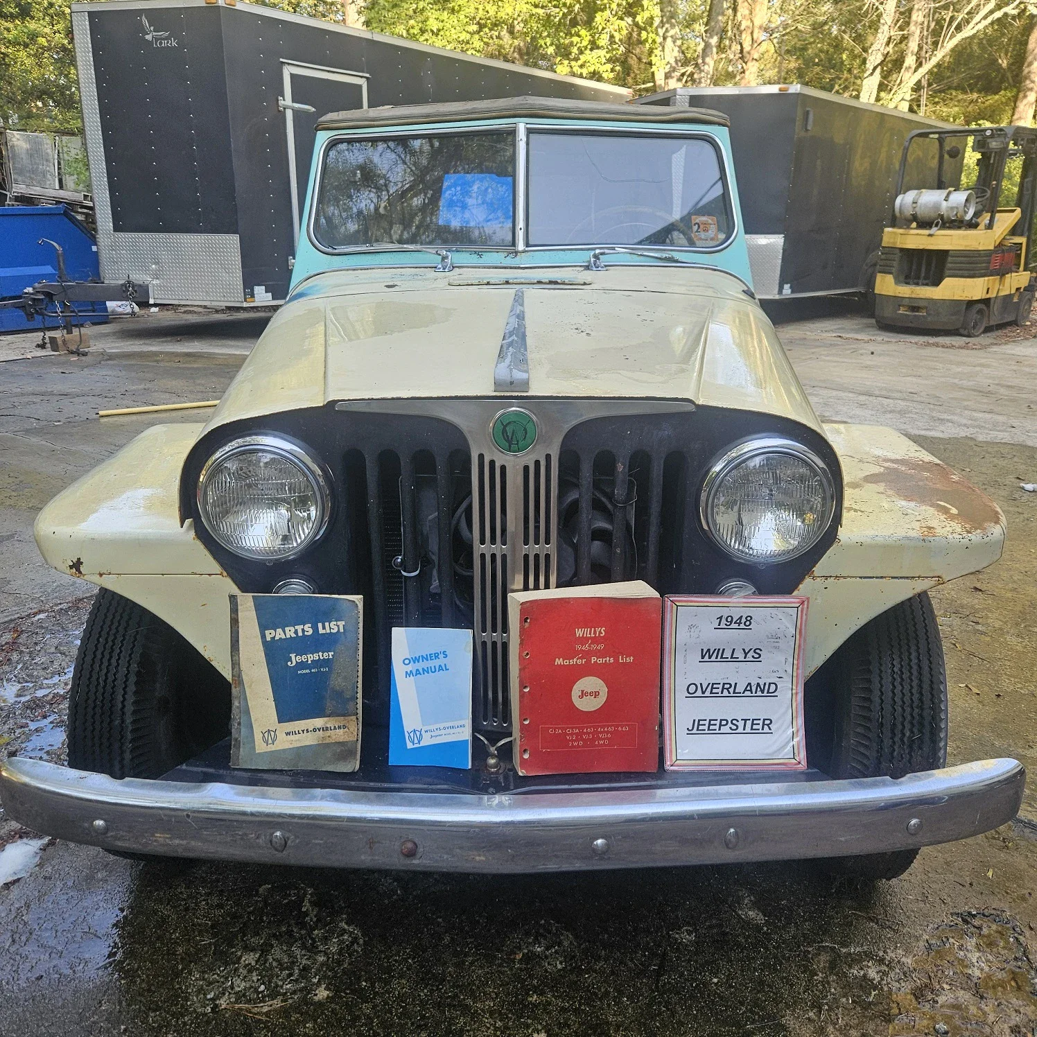 Jeep-Jeepster-1948-Yellow-Tan-1