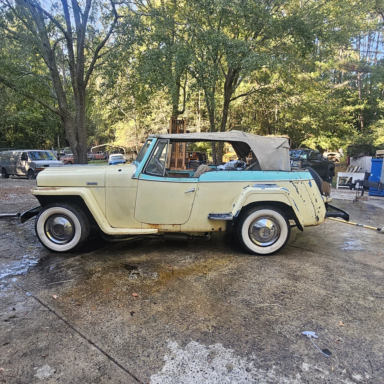Jeep-Jeepster-1948-Yellow-Tan-10