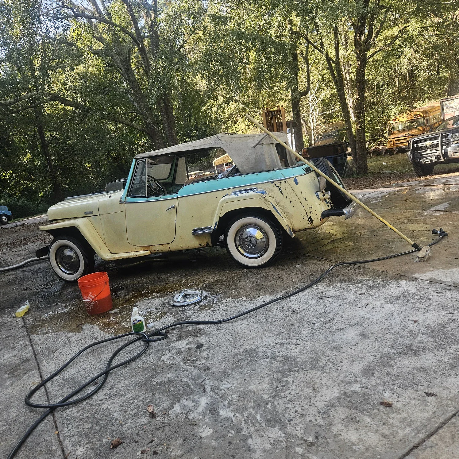Jeep-Jeepster-1948-Yellow-Tan-2