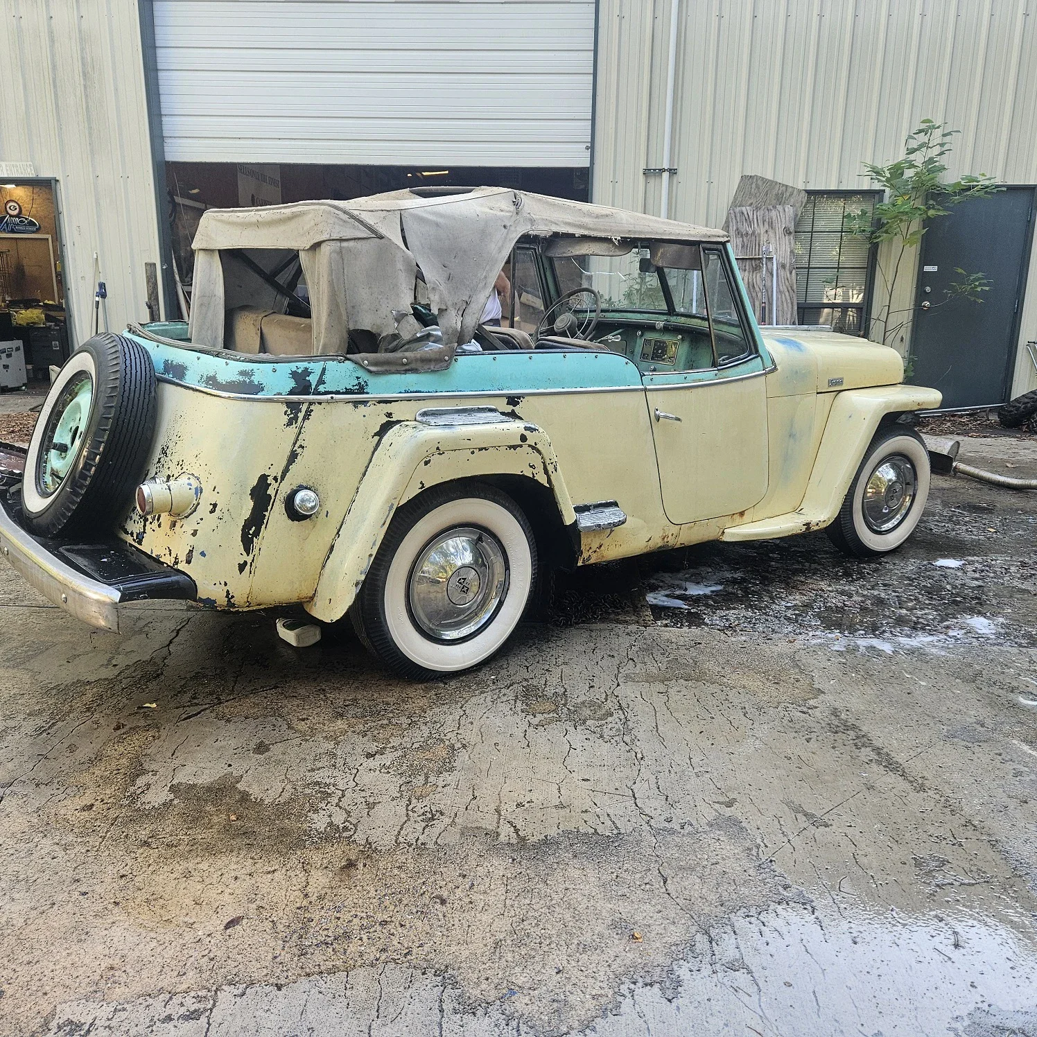 Jeep-Jeepster-1948-Yellow-Tan-4
