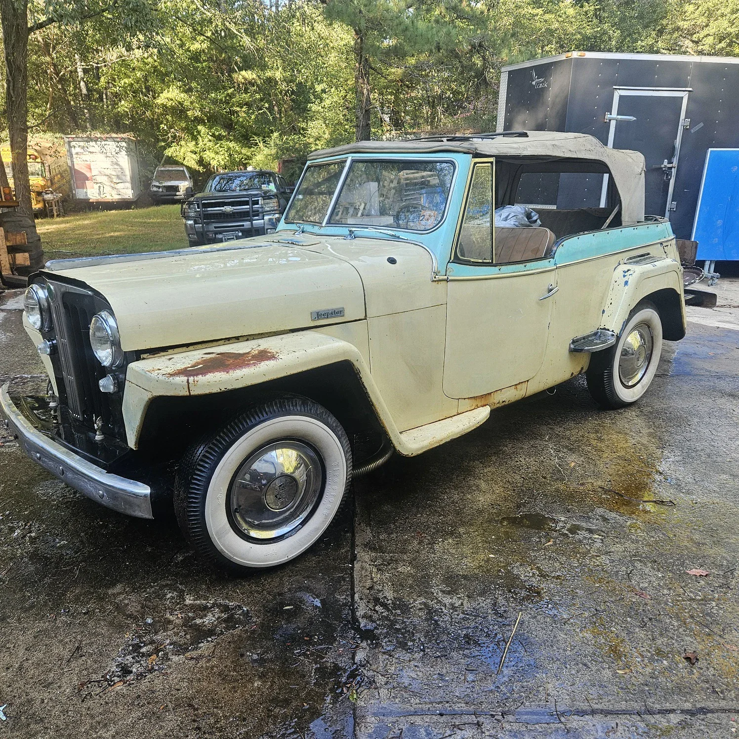 Jeep-Jeepster-1948-Yellow-Tan-8